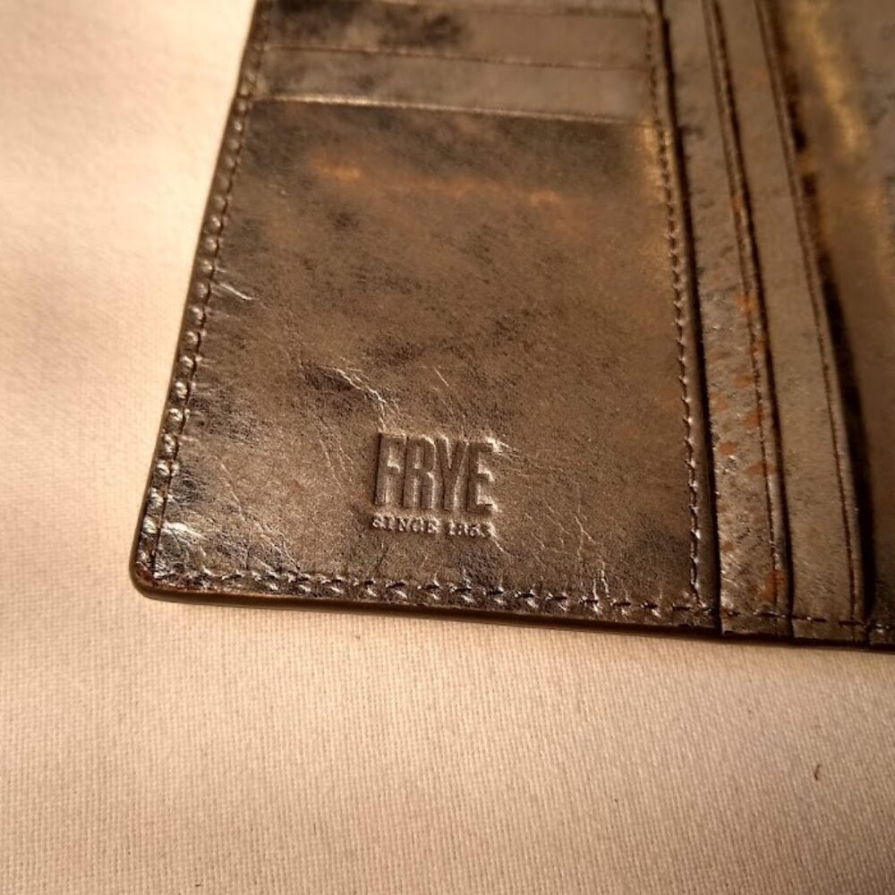 NWOT   FRYE  metallic leather wallet